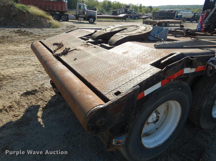 image for item DF2012 1995 International 9400 flatbed truck