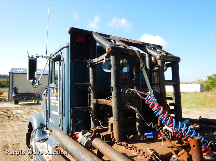 image for item DF2012 1995 International 9400 flatbed truck