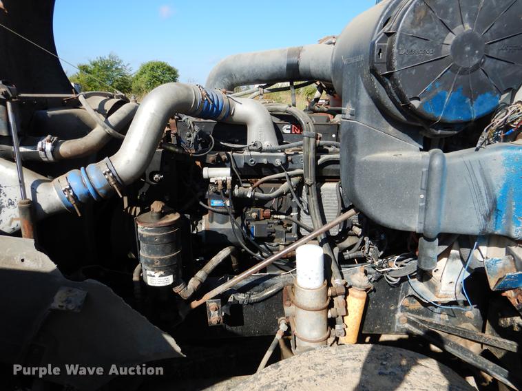 image for item DF2012 1995 International 9400 flatbed truck