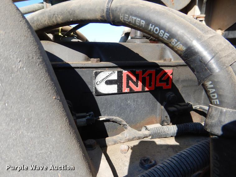 image for item DF2012 1995 International 9400 flatbed truck