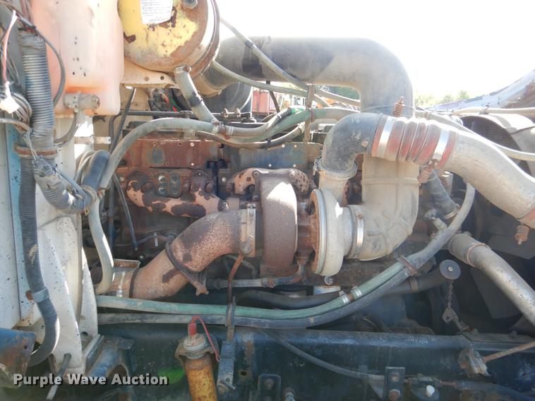 image for item DF2012 1995 International 9400 flatbed truck