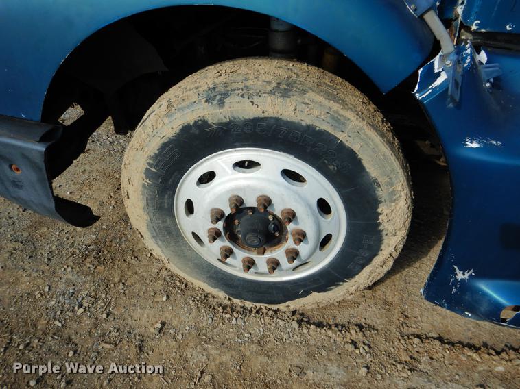 image for item DF2012 1995 International 9400 flatbed truck