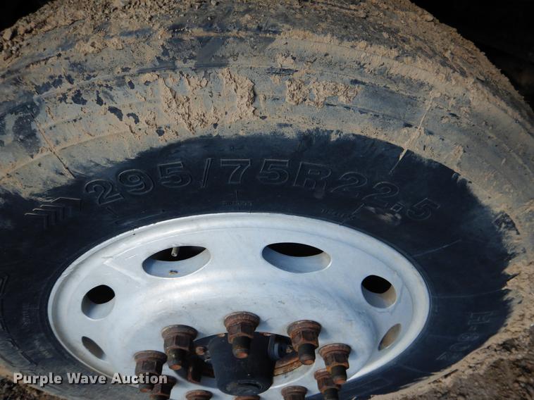 image for item DF2012 1995 International 9400 flatbed truck