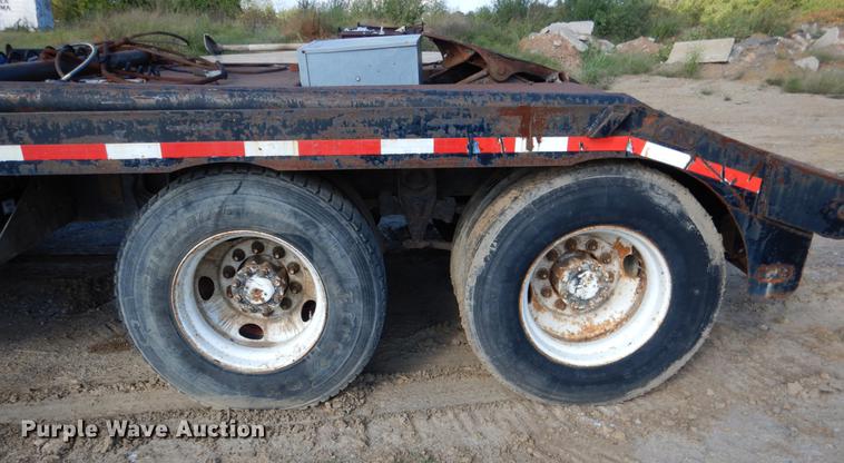 image for item DF2012 1995 International 9400 flatbed truck