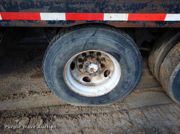 image for item DF2012 1995 International 9400 flatbed truck