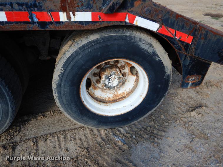 image for item DF2012 1995 International 9400 flatbed truck