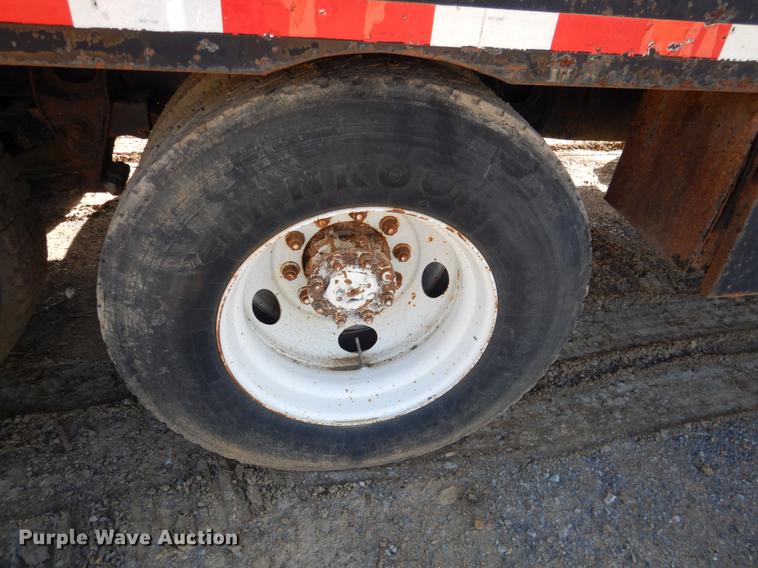 image for item DF2012 1995 International 9400 flatbed truck