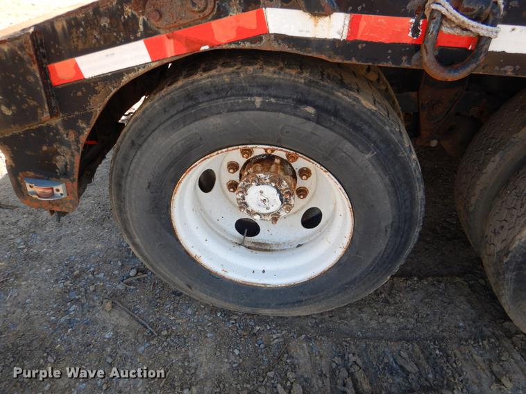 image for item DF2012 1995 International 9400 flatbed truck