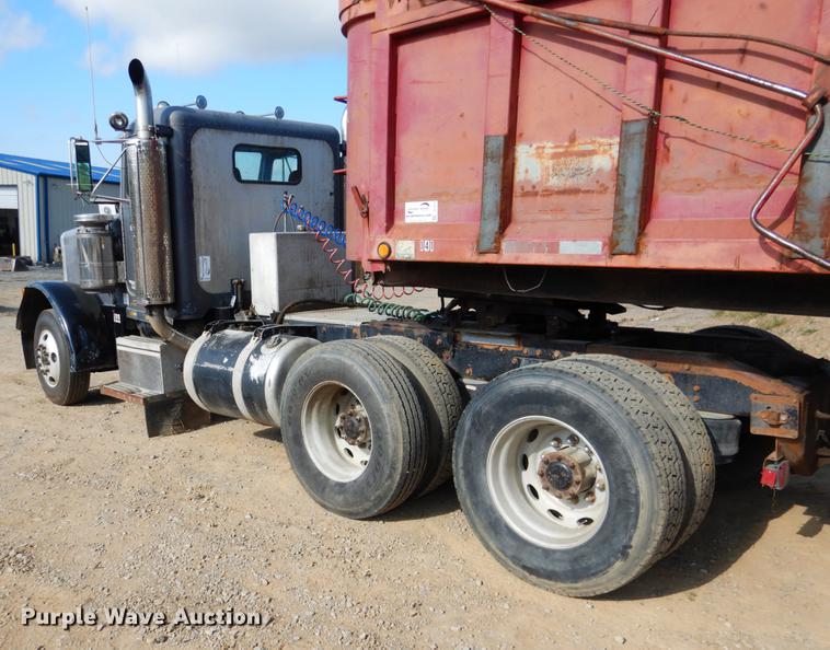 image for item DF2013 1995 Peterbilt 379 semi truck