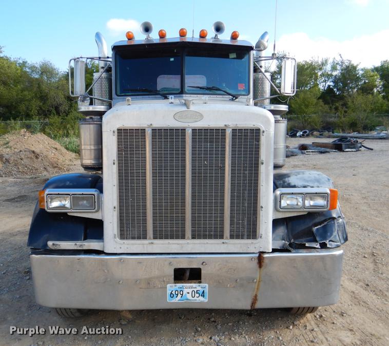 image for item DF2013 1995 Peterbilt 379 semi truck