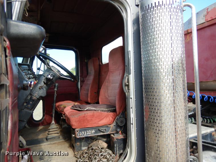 image for item DF2013 1995 Peterbilt 379 semi truck