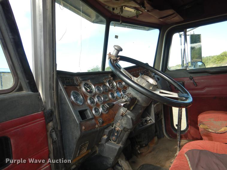 image for item DF2013 1995 Peterbilt 379 semi truck