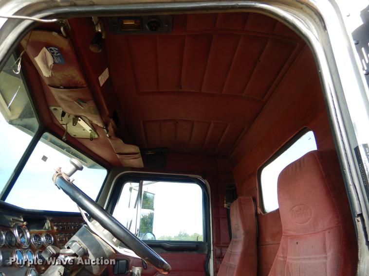 image for item DF2013 1995 Peterbilt 379 semi truck