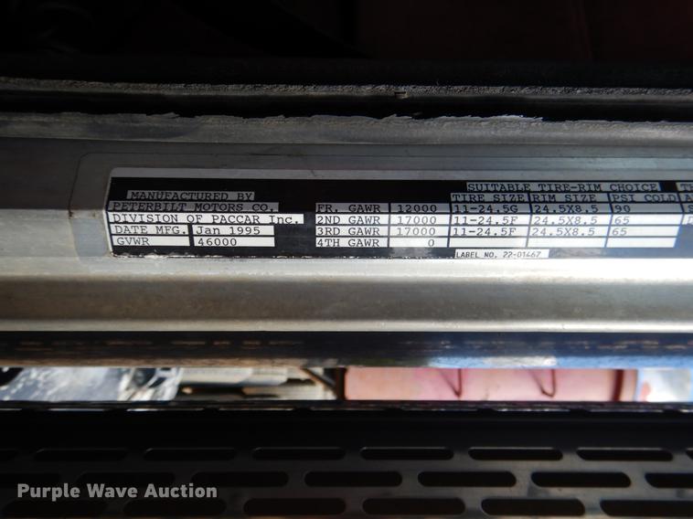 image for item DF2013 1995 Peterbilt 379 semi truck