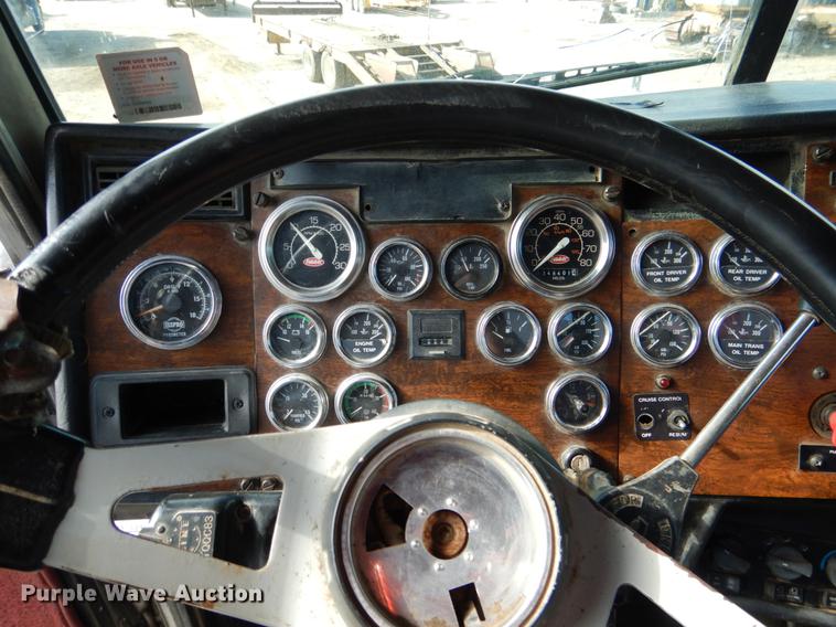 image for item DF2013 1995 Peterbilt 379 semi truck