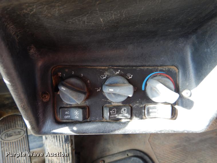 image for item DF2013 1995 Peterbilt 379 semi truck