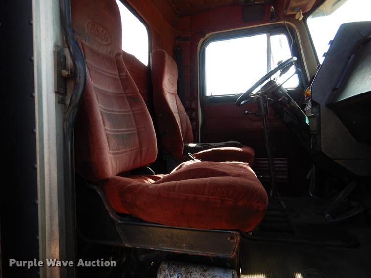 image for item DF2013 1995 Peterbilt 379 semi truck