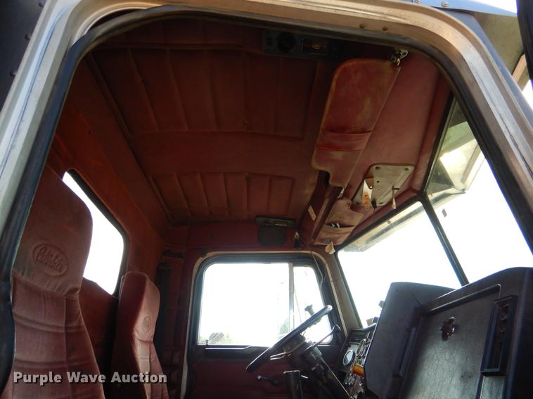 image for item DF2013 1995 Peterbilt 379 semi truck