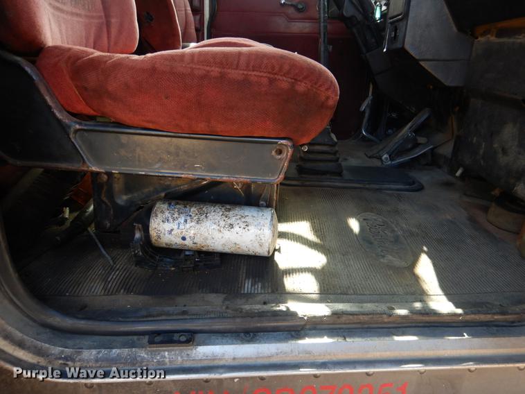 image for item DF2013 1995 Peterbilt 379 semi truck