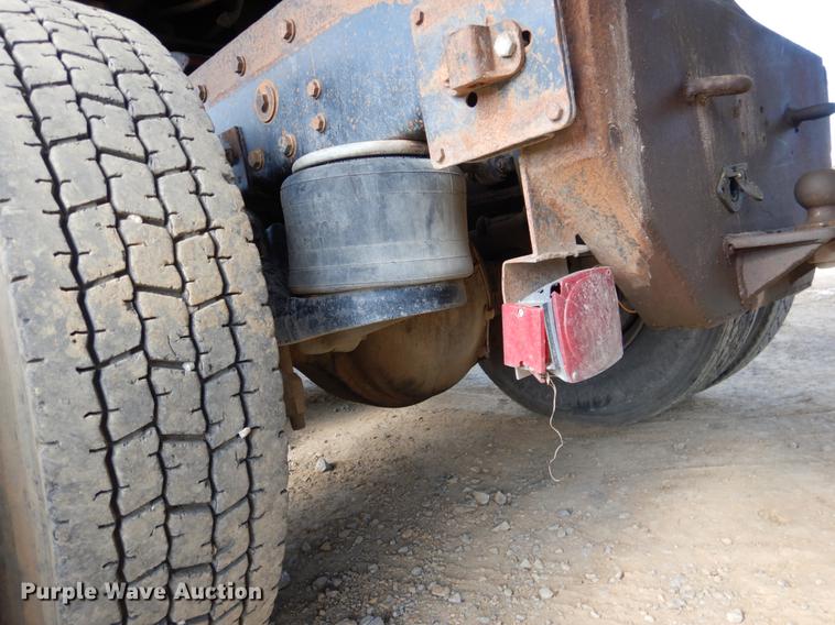 image for item DF2013 1995 Peterbilt 379 semi truck