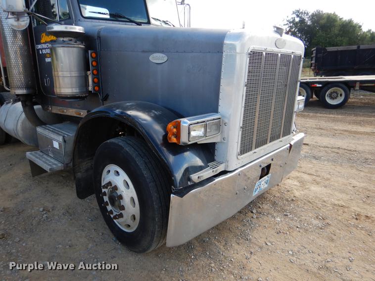image for item DF2013 1995 Peterbilt 379 semi truck