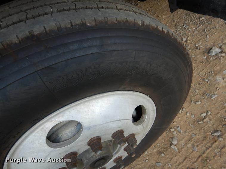 image for item DF2013 1995 Peterbilt 379 semi truck