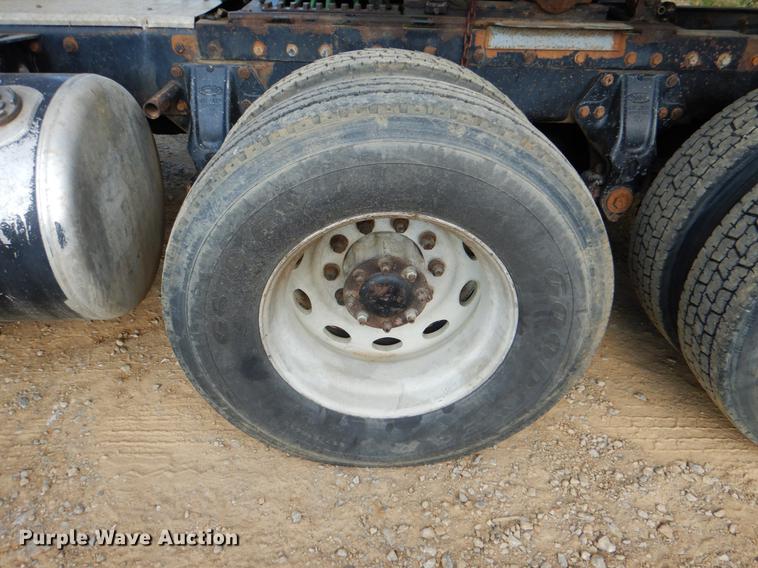 image for item DF2013 1995 Peterbilt 379 semi truck