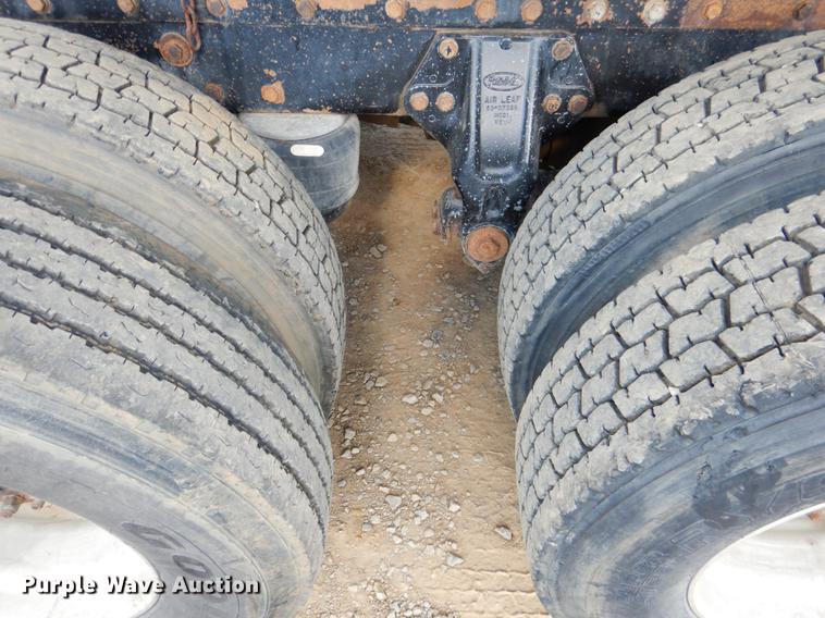 image for item DF2013 1995 Peterbilt 379 semi truck