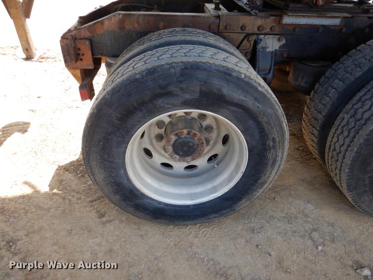 image for item DF2013 1995 Peterbilt 379 semi truck