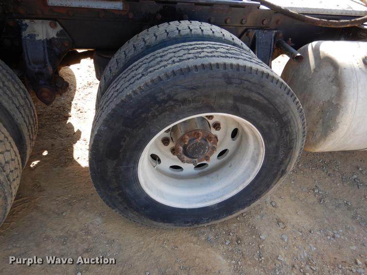 image for item DF2013 1995 Peterbilt 379 semi truck