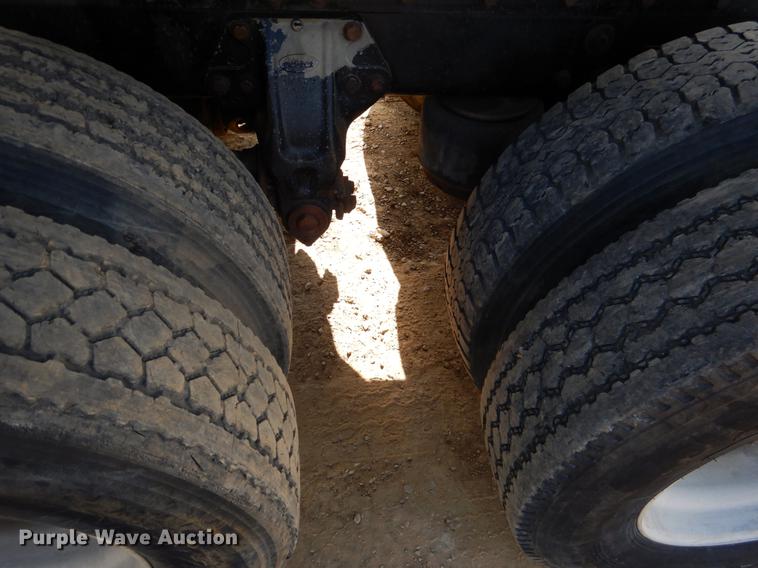 image for item DF2013 1995 Peterbilt 379 semi truck