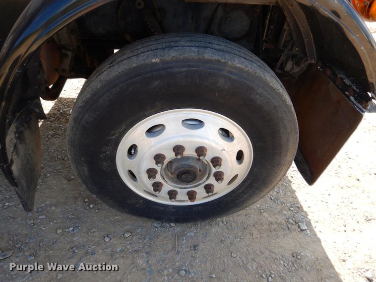 image for item DF2013 1995 Peterbilt 379 semi truck
