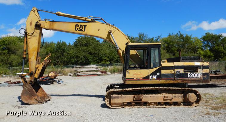 image for item DF2017 1989 Caterpillar E200B excavator
