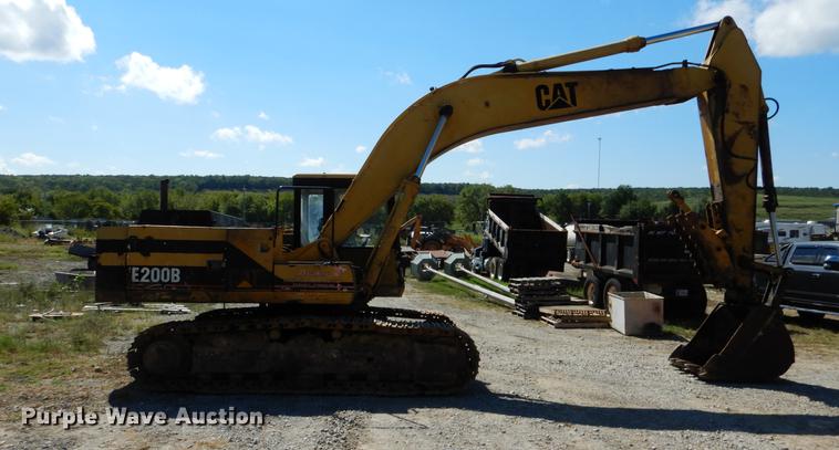 image for item DF2017 1989 Caterpillar E200B excavator