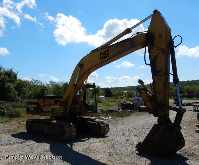 image for item DF2017 1989 Caterpillar E200B excavator