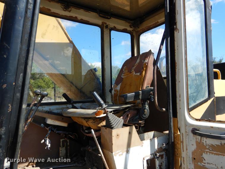 image for item DF2017 1989 Caterpillar E200B excavator