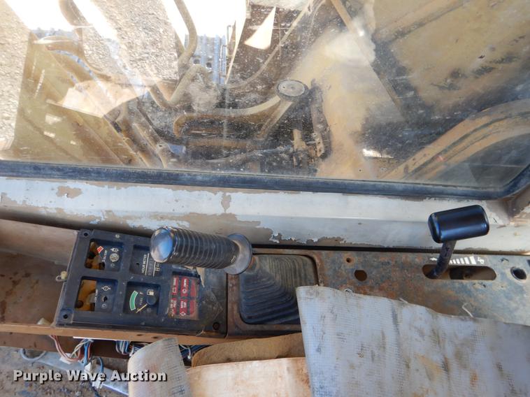 image for item DF2017 1989 Caterpillar E200B excavator