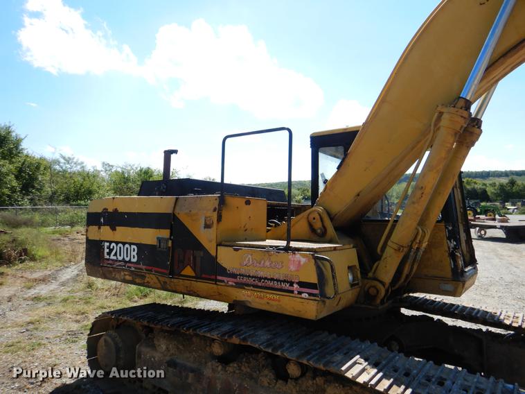 image for item DF2017 1989 Caterpillar E200B excavator