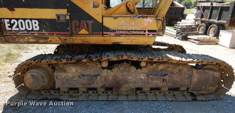 image for item DF2017 1989 Caterpillar E200B excavator