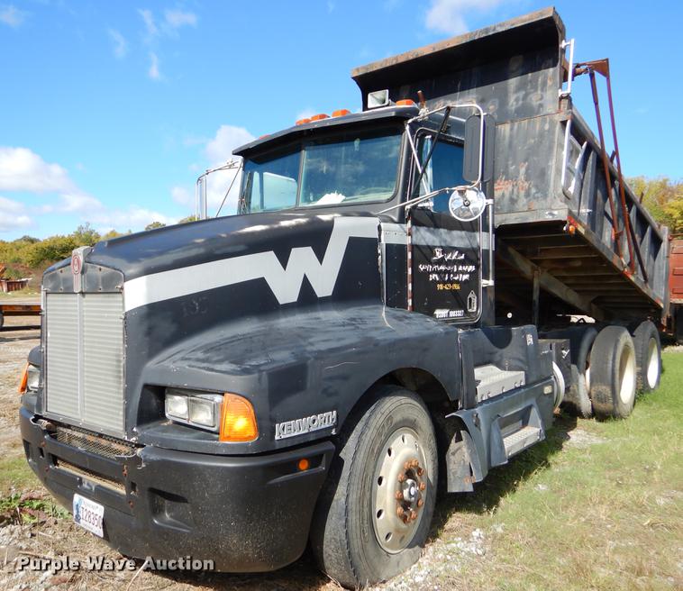 image for item DF2019 1988 Kenworth T600 dump truck