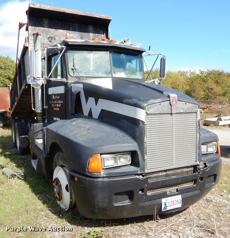 image for item DF2019 1988 Kenworth T600 dump truck