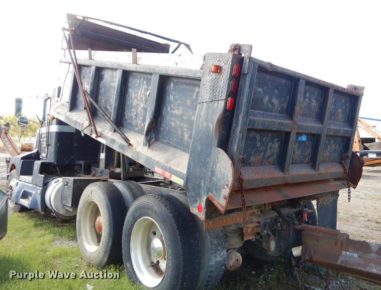image for item DF2019 1988 Kenworth T600 dump truck