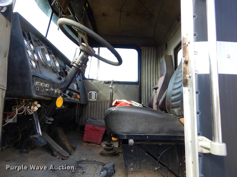 image for item DF2019 1988 Kenworth T600 dump truck