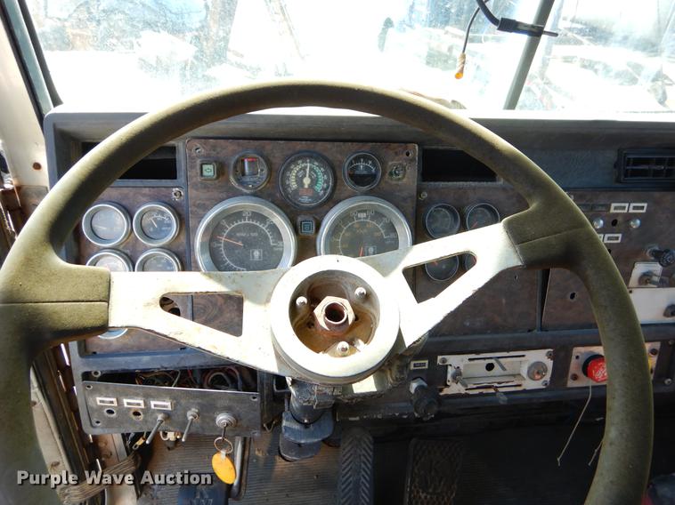 image for item DF2019 1988 Kenworth T600 dump truck