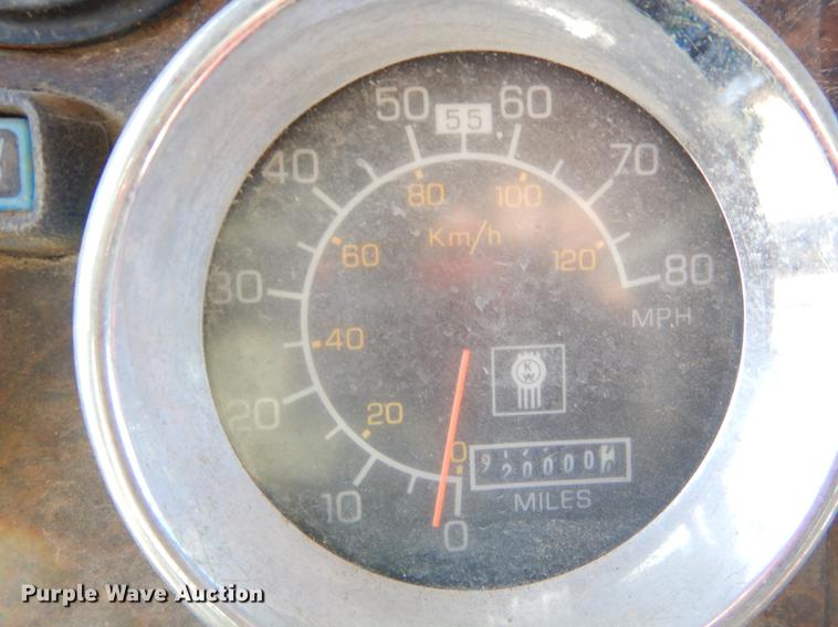 image for item DF2019 1988 Kenworth T600 dump truck