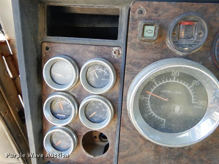 image for item DF2019 1988 Kenworth T600 dump truck