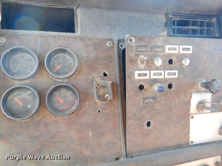 image for item DF2019 1988 Kenworth T600 dump truck