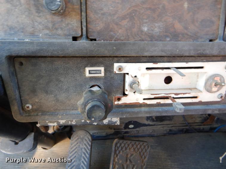 image for item DF2019 1988 Kenworth T600 dump truck