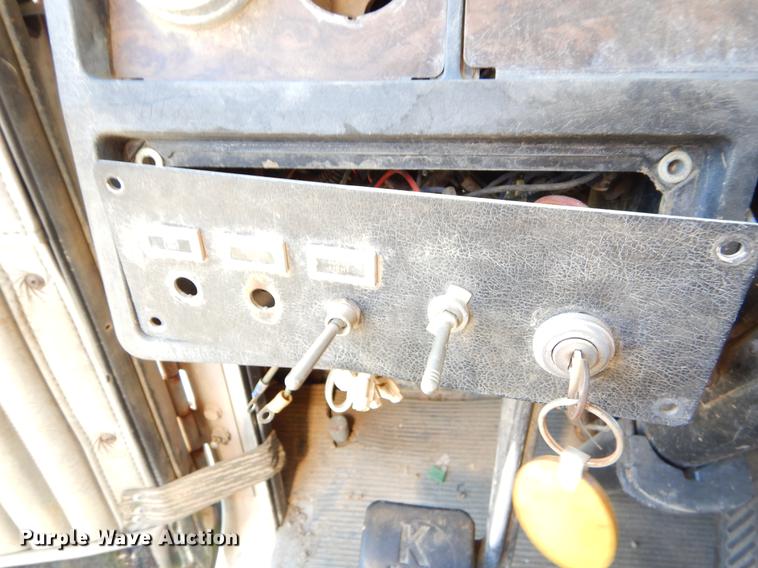 image for item DF2019 1988 Kenworth T600 dump truck