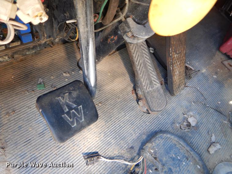 image for item DF2019 1988 Kenworth T600 dump truck